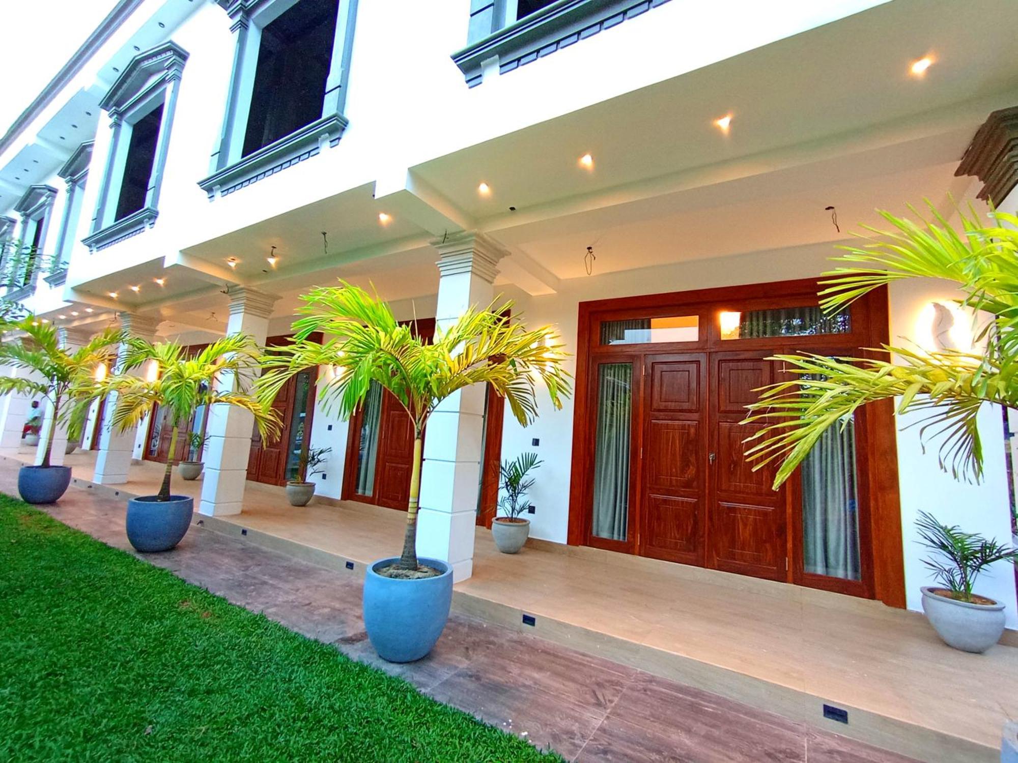 Hotel Crown Breeze Ahangama Esterno foto